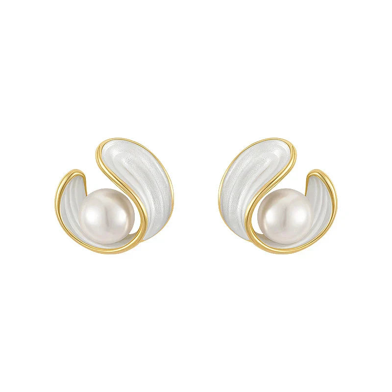 Luxury earrings with white opal and pearls