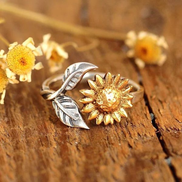 Women’s Sunflower Ring - Adjustable Band - Nature-Inspired Floral Design