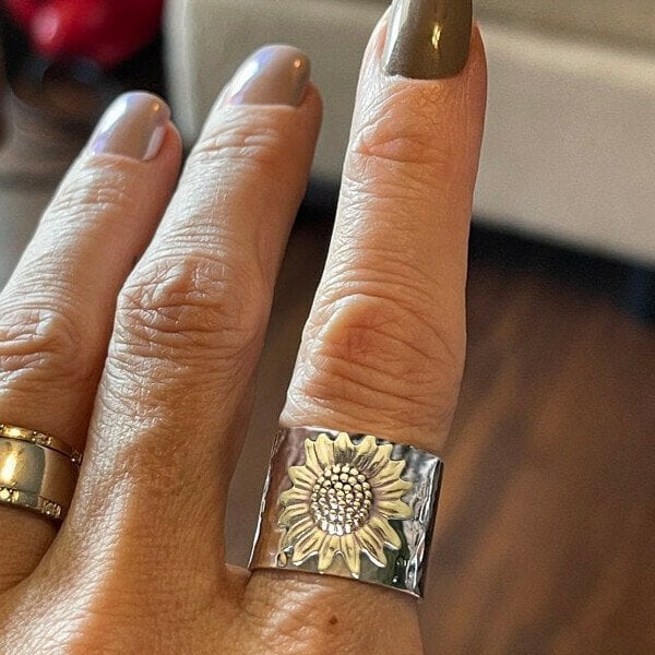Radiant golden sunflower ring