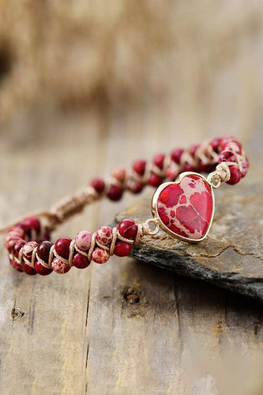 Women’s Stone Bead Bracelet – Heart-Shaped Centerpiece – Adjustable Fit – Handmade Design