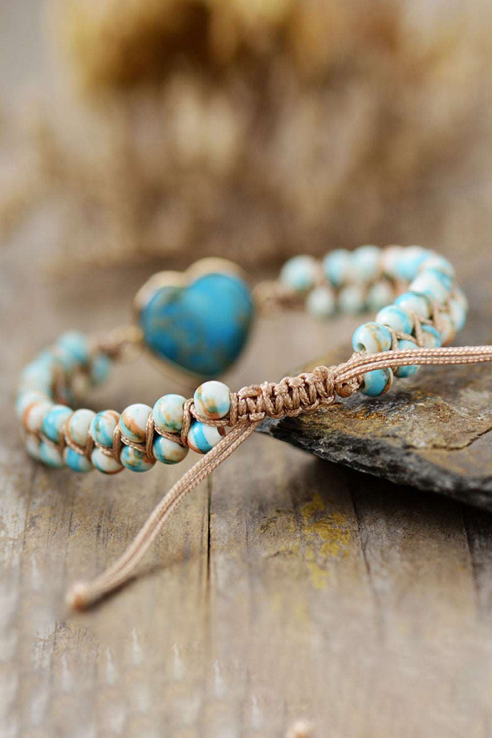 Women’s Stone Bead Bracelet – Heart-Shaped Centerpiece – Adjustable Fit – Handmade Design