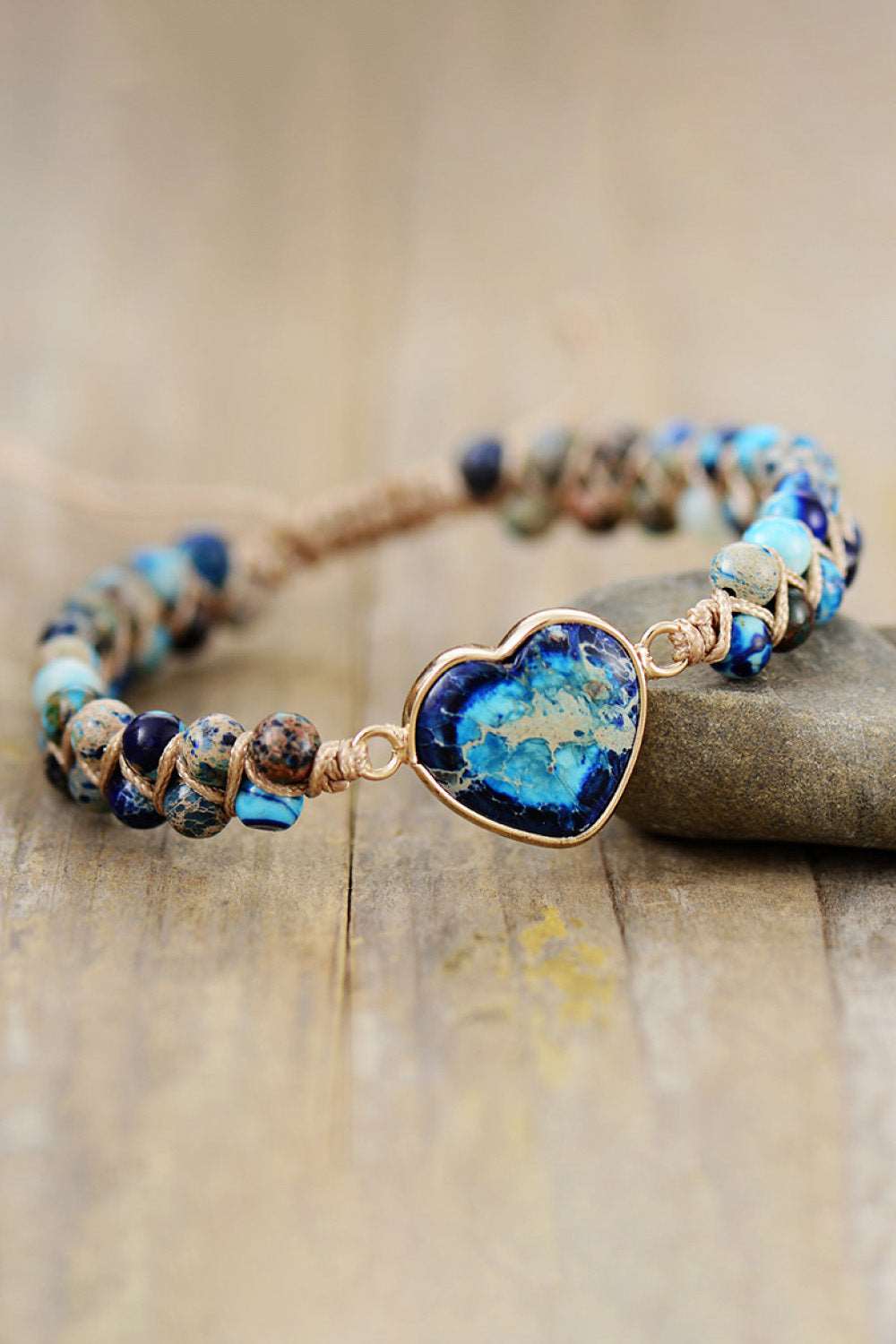 Women’s Stone Bead Bracelet – Heart-Shaped Centerpiece – Adjustable Fit – Handmade Design