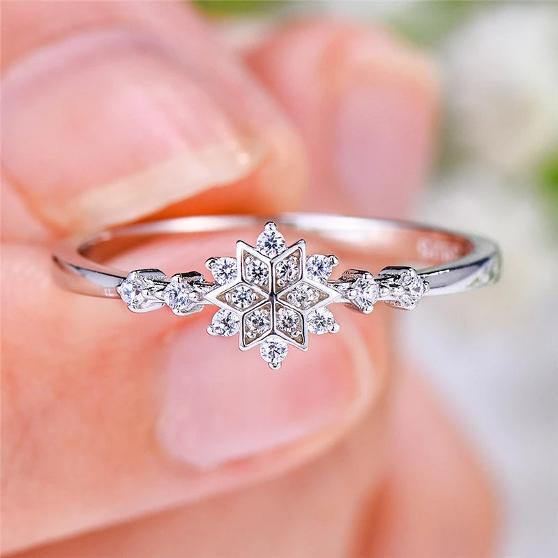 Sparkling snowflake ring