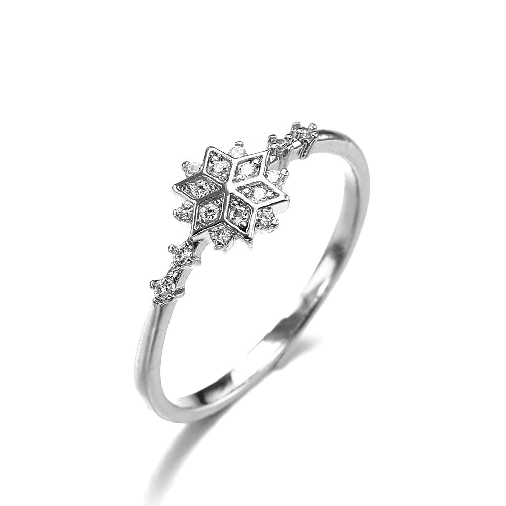 Sparkling snowflake ring