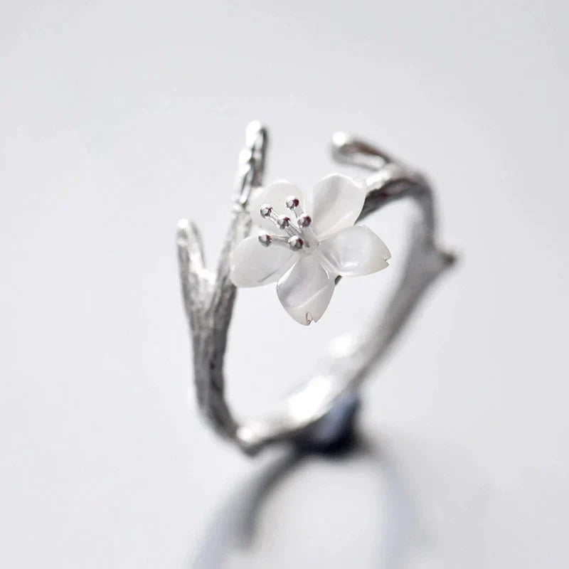 Vintage white jade ring