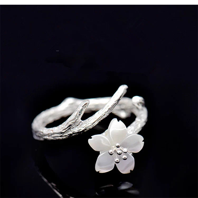 Vintage white jade ring
