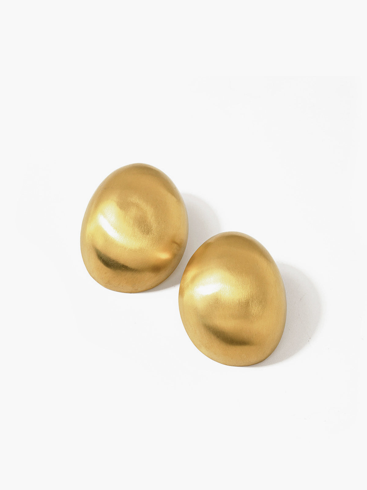 Momi - oversized dome shaped stud earrings
