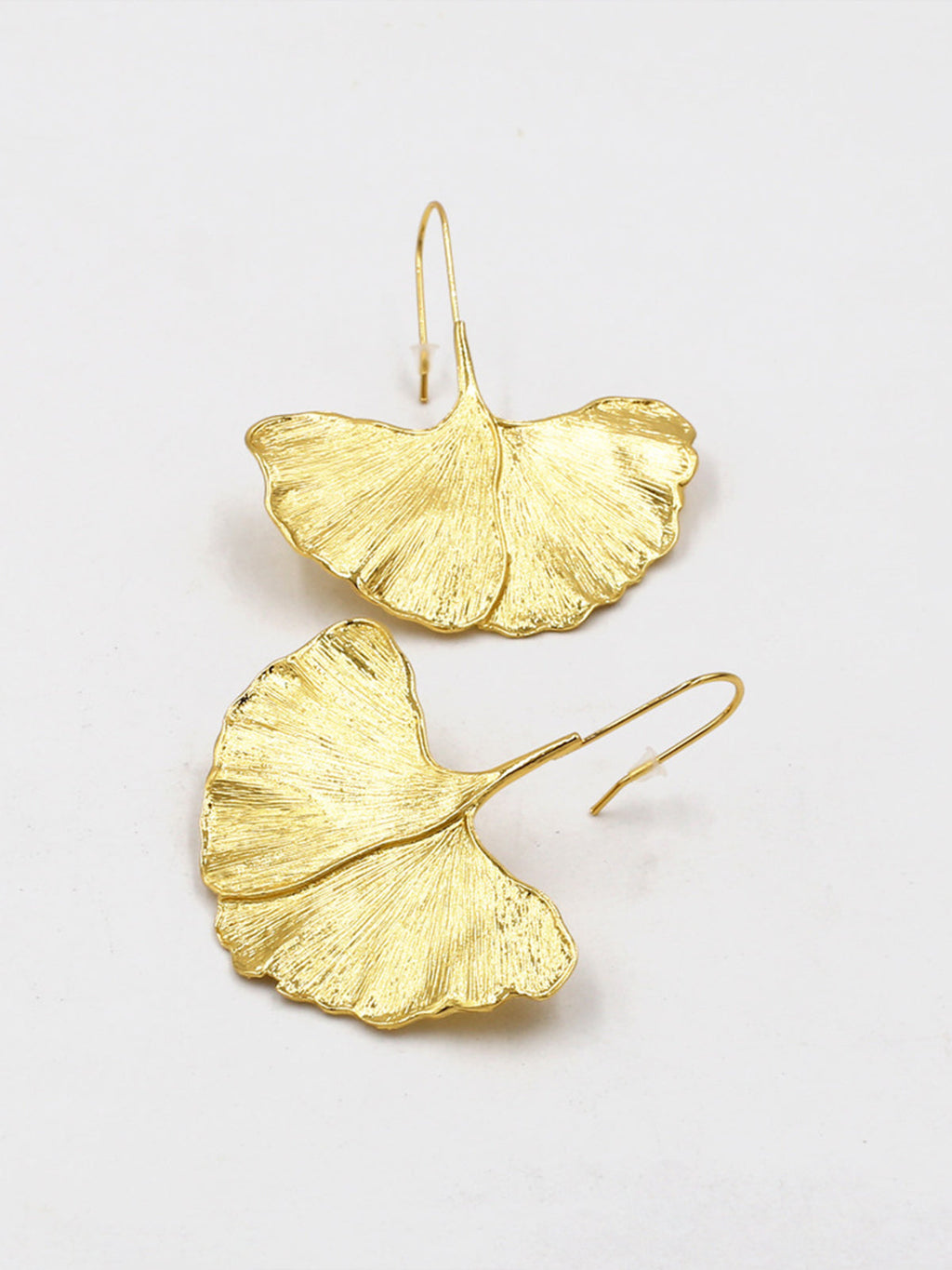 Women’s Drop Earrings – Lightweight Ginkgo Leaf Design – Nature-Inspired Elegant Style