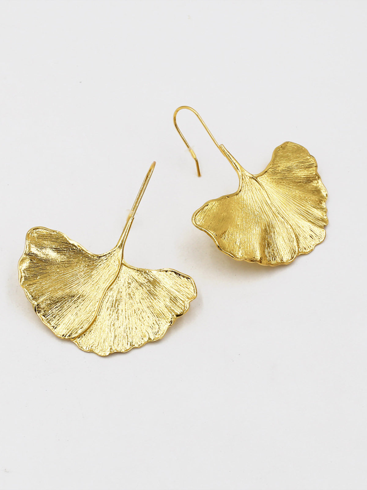 Women’s Drop Earrings – Lightweight Ginkgo Leaf Design – Nature-Inspired Elegant Style