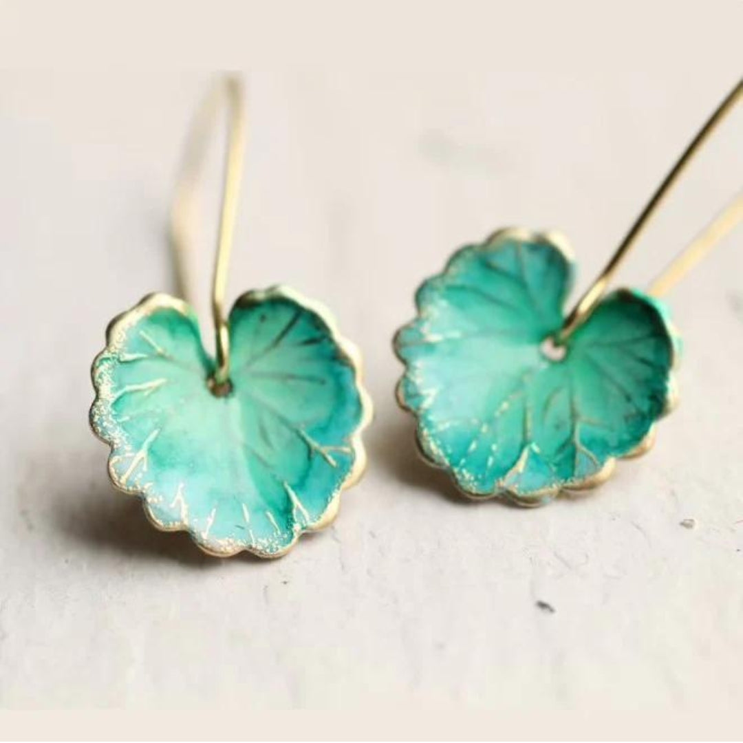 Touch of luck clover earrings