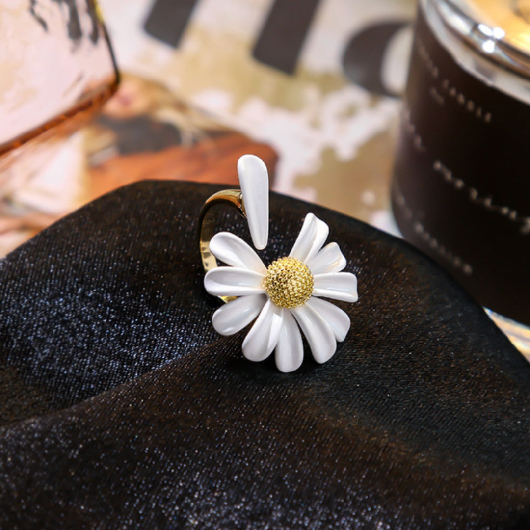 Women's Daisy Flower Ring - Adjustable Statement Jewelry - Delicate Floral Design