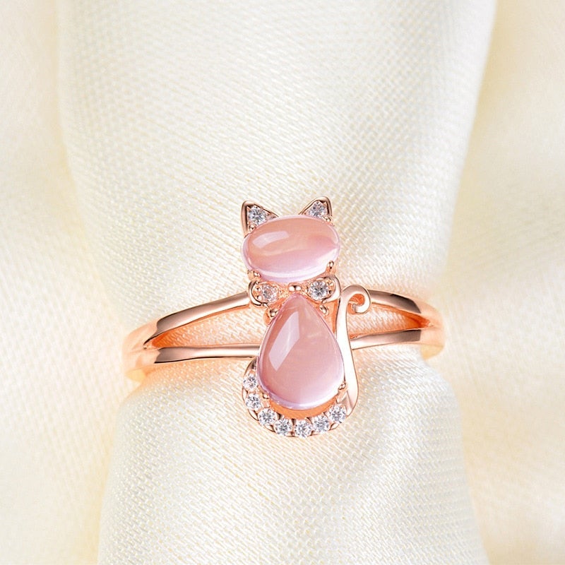 Playful and adjustable cat ring