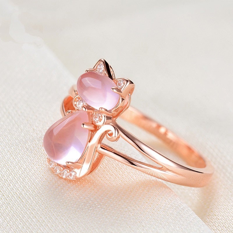 Playful and adjustable cat ring