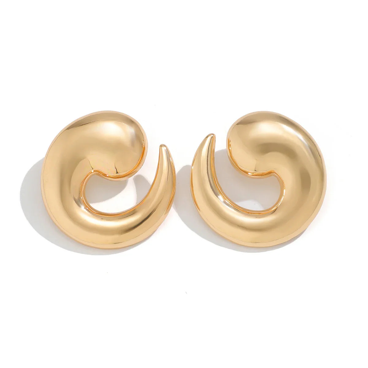 Smooth big conch snail stud earrings for women
