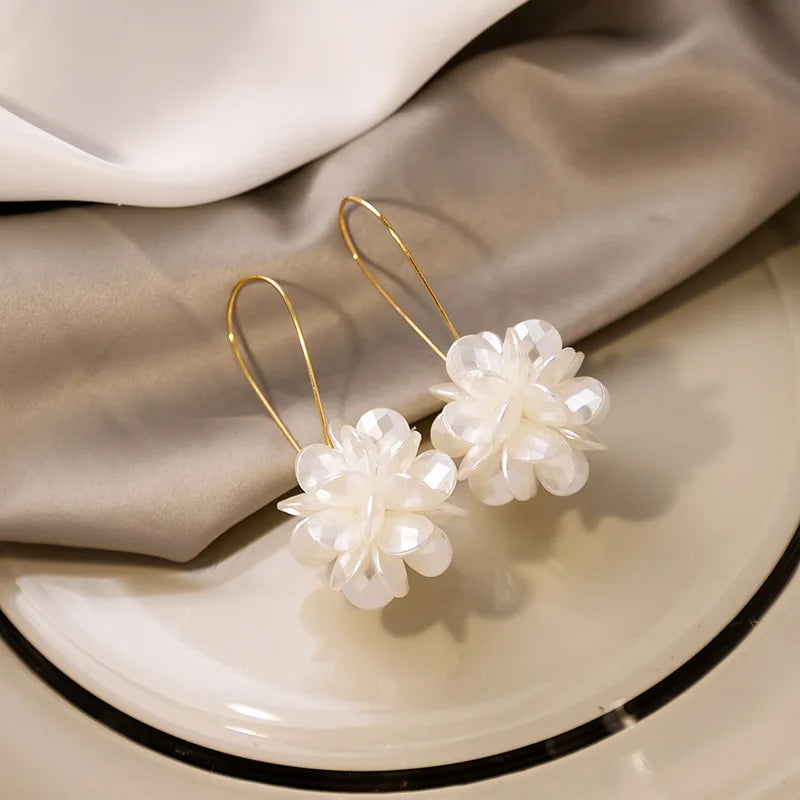Vicky - long flower ball earrings