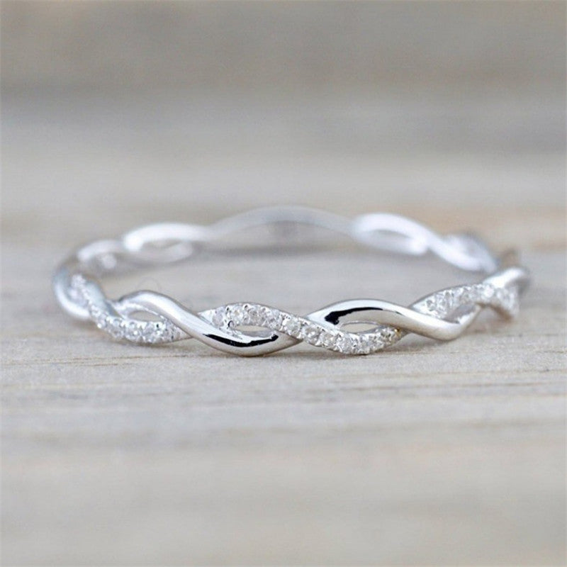 Women's Twisted Band Ring – Elegant Interwoven Design with Sparkling Zirconia