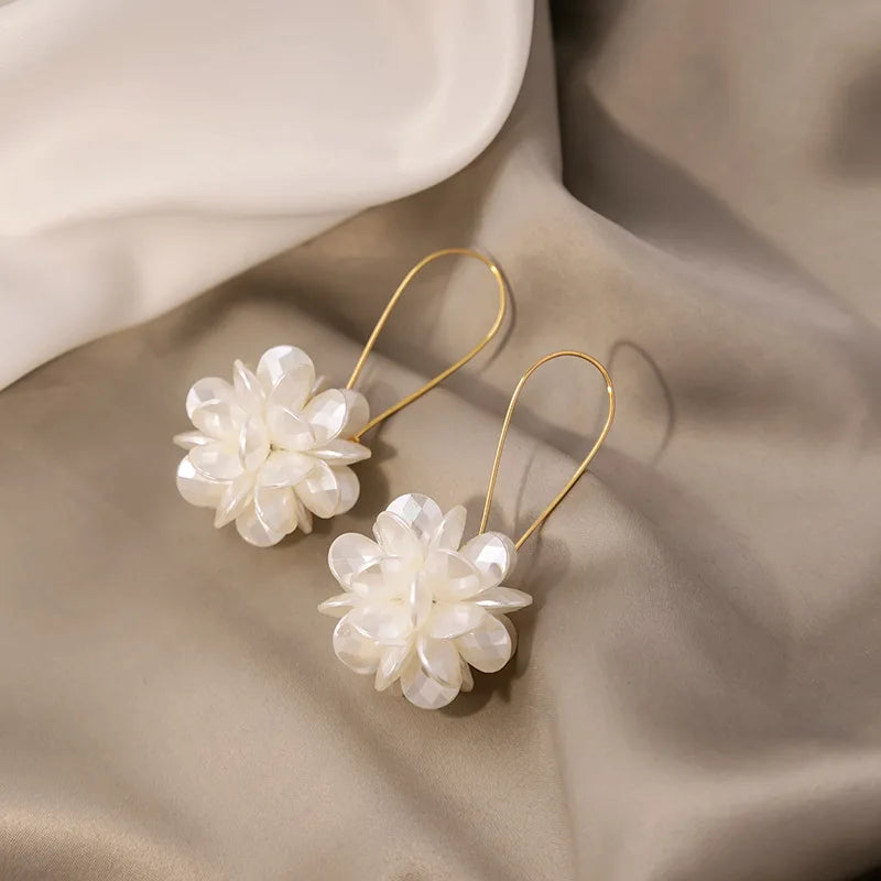 Vicky - long flower ball earrings