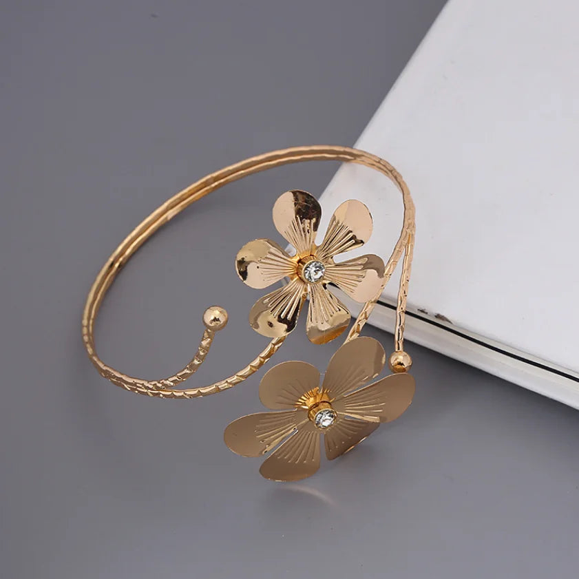 Matrina - flowers gold circle arm ring