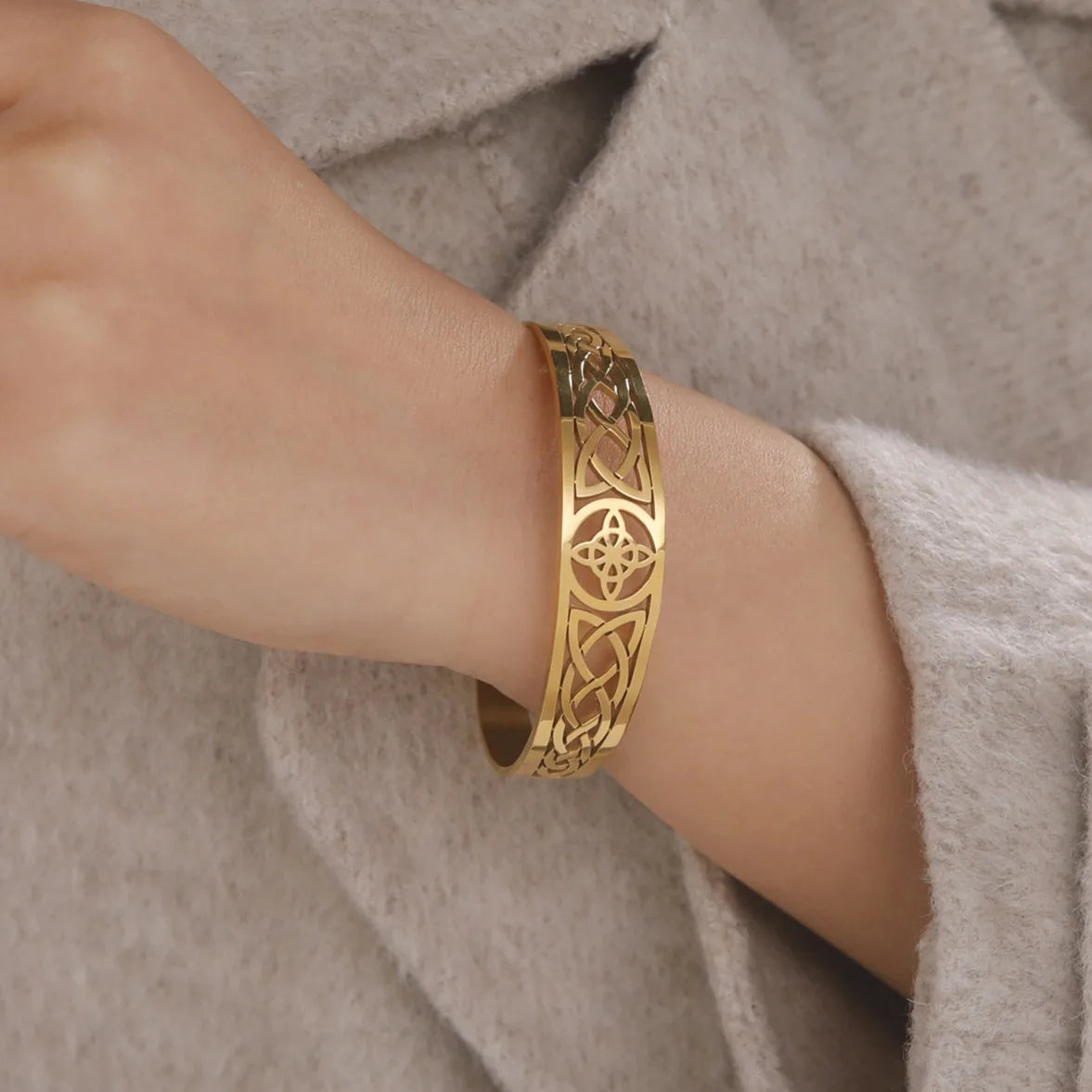 Paola - titanium steel hollow celtic knot open bracelet