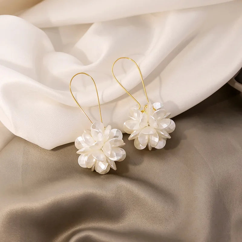 Vicky - long flower ball earrings