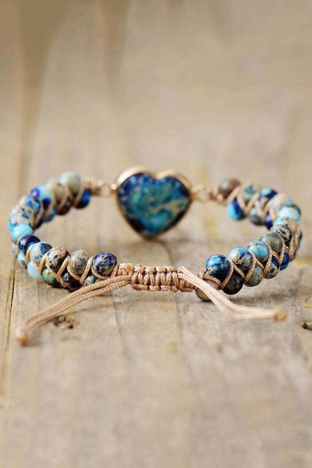 Women’s Stone Bead Bracelet – Heart-Shaped Centerpiece – Adjustable Fit – Handmade Design