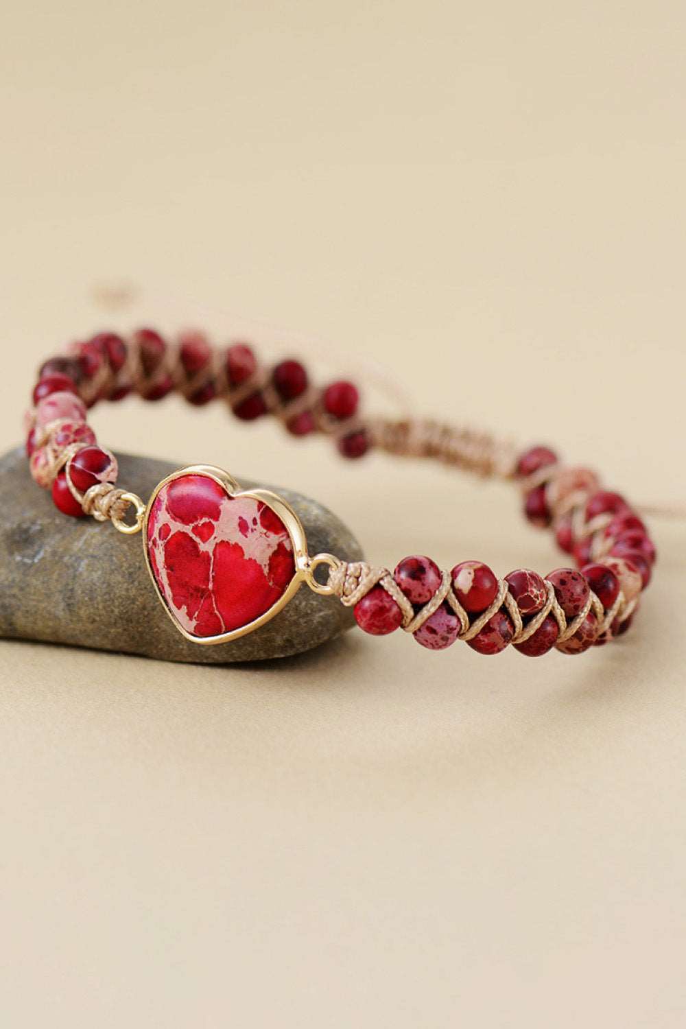 Women’s Stone Bead Bracelet – Heart-Shaped Centerpiece – Adjustable Fit – Handmade Design