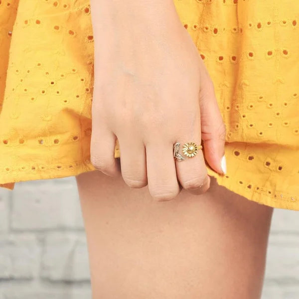 Women’s Sunflower Ring - Adjustable Band - Nature-Inspired Floral Design